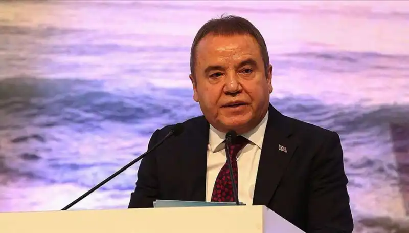 Antalya'nın Lideri Muhittin Böcek: Hayatı ve Siyasi Başarıları