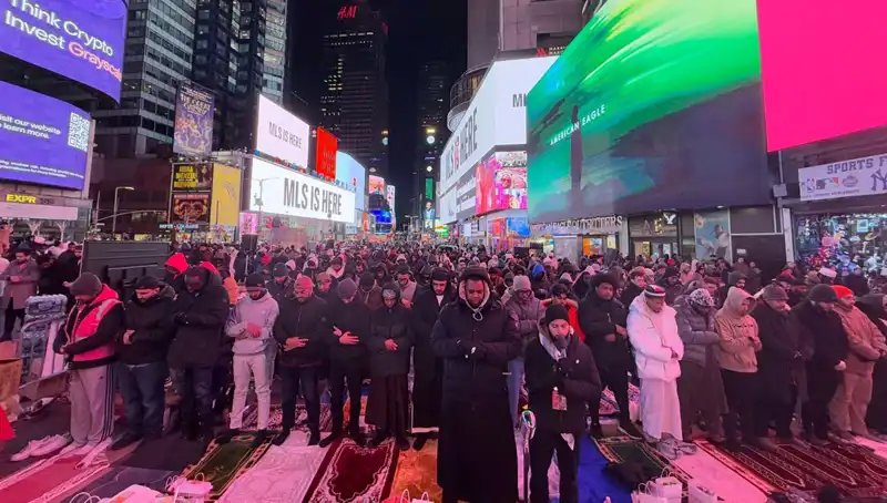 New York Times Meydanı'nda İlk Kez Teravih Namazı Coşkusu Yaşandı