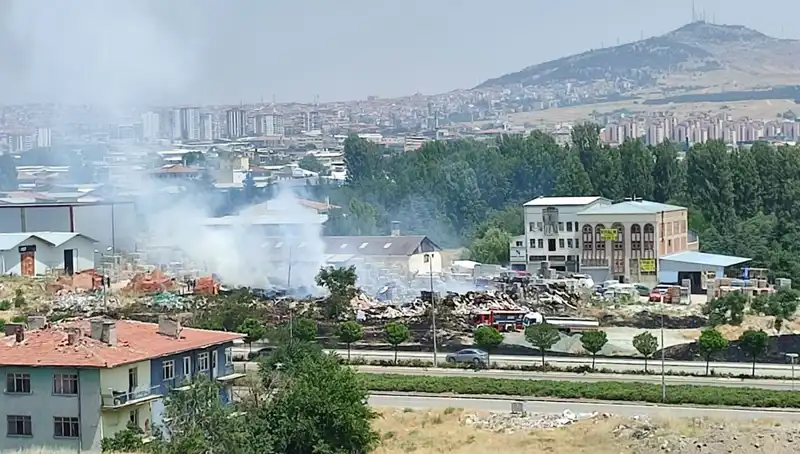 Otluk Alanda Başlayan Yangın, Depoyu Küle Çevirdi: Yangın Neden Çıktı?