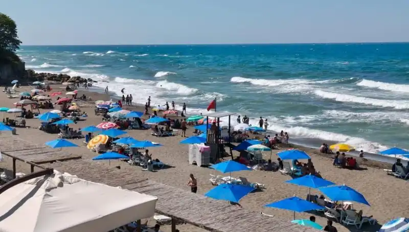 Akçakoca'da Beklenmedik Deniz Yasağı! Tatilciler Dikkat!