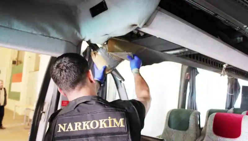 Sınırdan Geçen Otobüste Ele Geçirilen 77 Kilo Uyuşturucu Şok Etkisi Yarattı