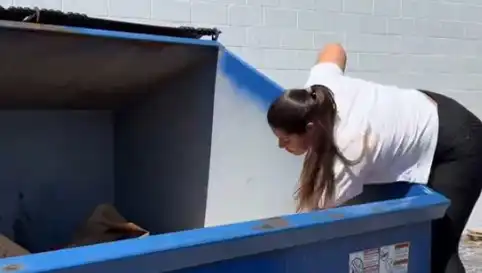 Alışverişi Tercih Etmek Yerine Çöp Karıştırmayı Seçti: 2 Milyon TL Kazanmak Mümkün mü?