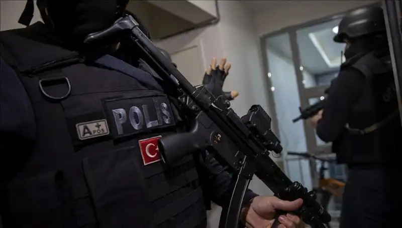 Afyon'da Güvenlik Güçleri Şaşırtan Operasyon: 26 Şüpheli Ele Geçirildi