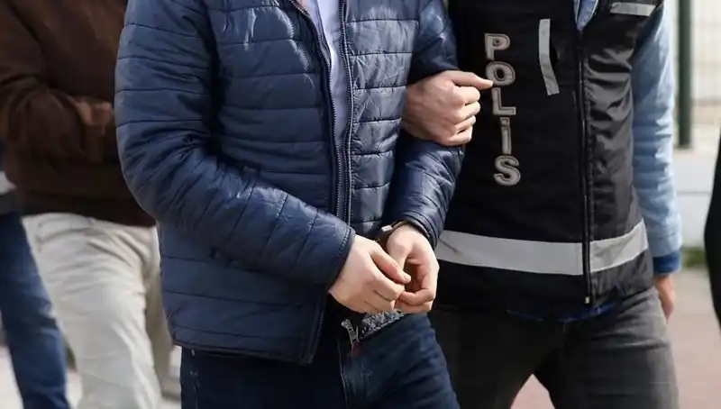 Hırsızlara Suçüstü: Polis Baskınında 5 Kişi Yakalandı