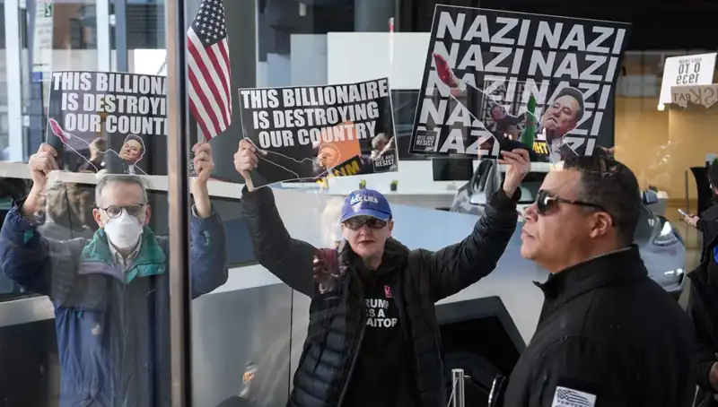 Elon Musk’ın Havacılık ve Otomotiv İhtisaslarına Protesto: Trump Yönetimi Tepkileri