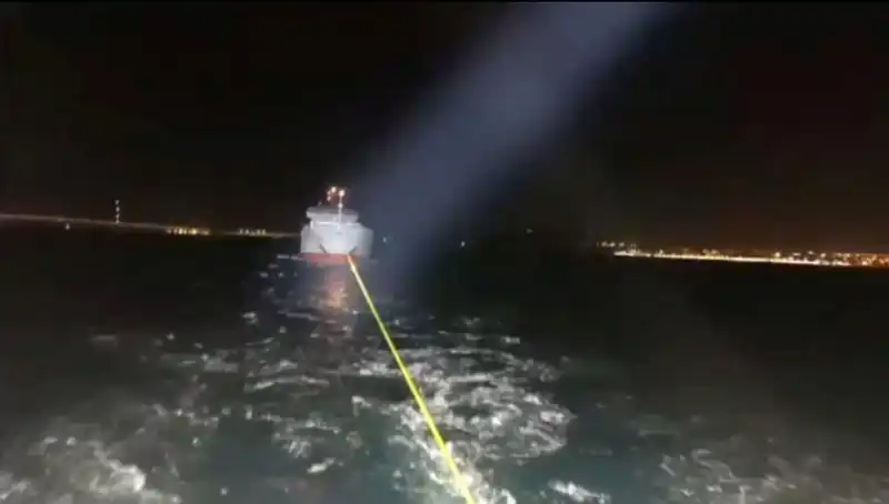 Çanakkale Boğazı'nda Gemi Arızası: Deniz Trafiği Altüst Oldu