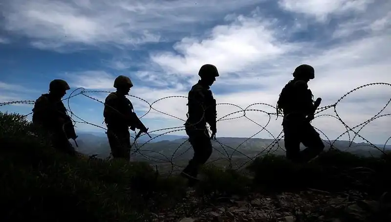 Türkiye'de İki İlde Düzensiz Göçmen Baskını: 32 Kişi Yakalandı