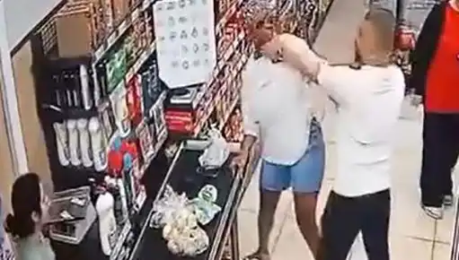 Market Kasasında Yaşanan Şok Olay: Kadına Çocuğu Önünde Saldırı