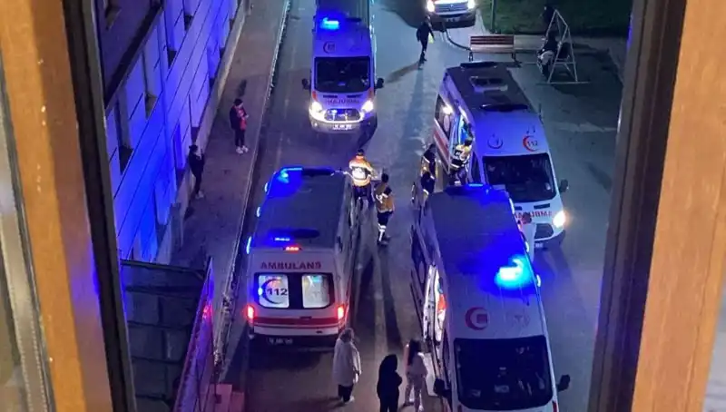 53 Öğrenci Akşam Yemeğinden Zehirlendi: Hastanelere Kaldırıldılar