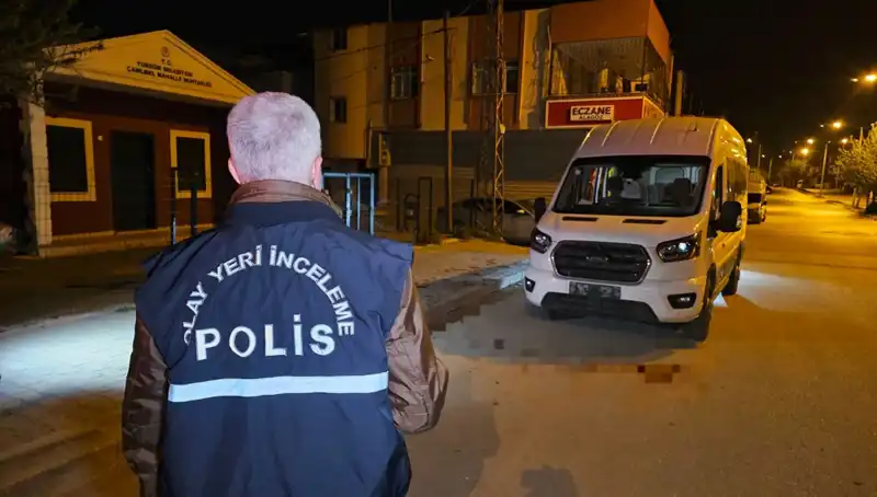 Kebapçıda Şok Edici Olay: Arkadaşını Bıçakla Yaraladı!