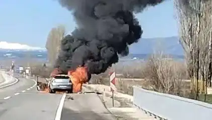 Kütahya'da Seyir Halindeki Otomobilde Büyük Yangın: Olay Anı ve Sonrası
