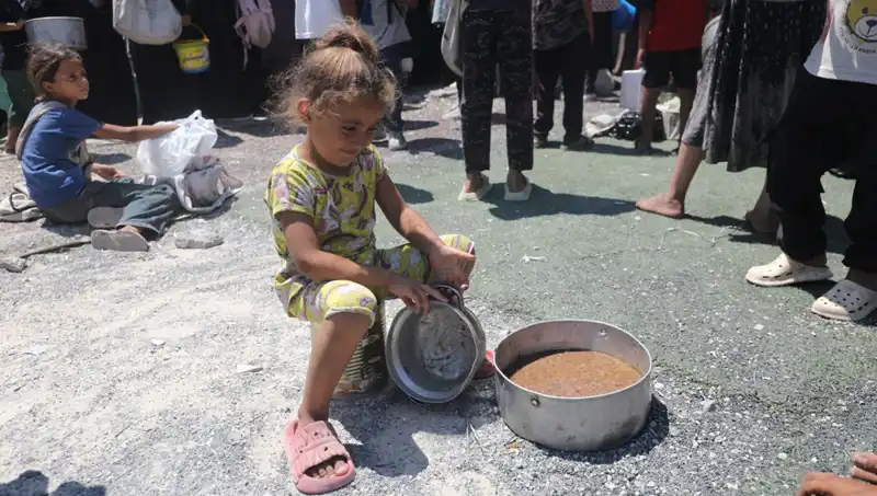 Gazze'de Ekmek İçin Verilen Mücadele: Çocukların Açlık Feryadı