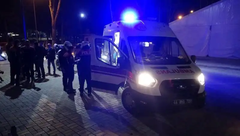 Parkta Silahlı Kavga: İki Gruplar Arasında Şok Edici Olay!