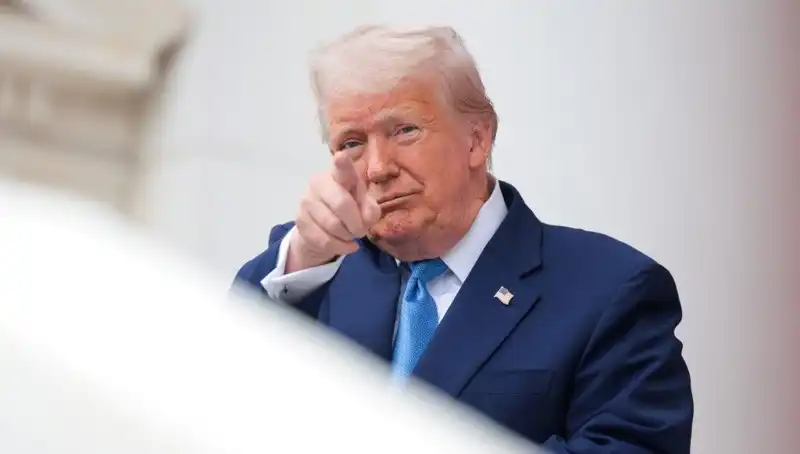 Adalet Bakanlığı’ndan Şok Açıklama: Trump’ın Epstein Belgelerinde İsim Geçiyor!