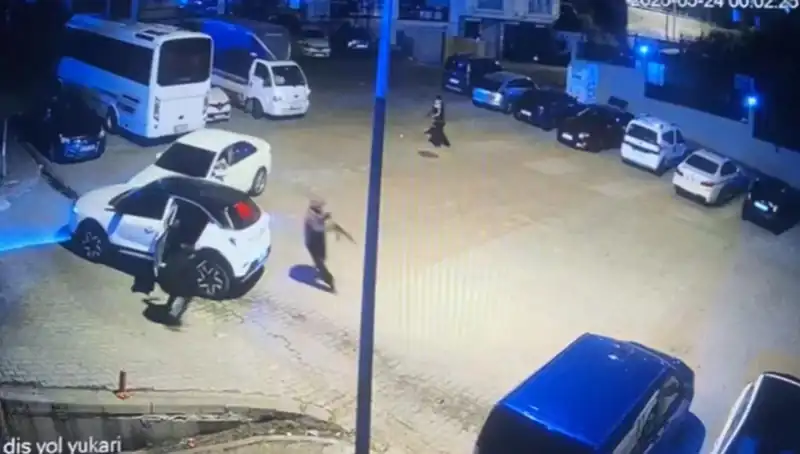 Kağıthane'de Maskeli Saldırganlar Kalaşnikof İle Dehşet Saçtı