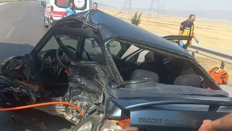 Gaziantep'te Korkunç Kaza: İki Otomobil Çarpıştı, 1 Ölü, 1 Yaralı