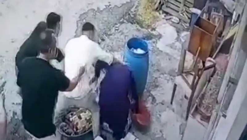 Başakşehir'de Bidon Tartışması Kanlı Bitti: Baba-Oğul Kadını Darbetti