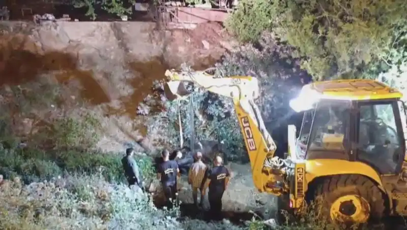 Hatay'da İneğe Kurtarma Operasyonu: Hem Eğlenceli Hem de Kahramanlık Dolu Bir Hikaye