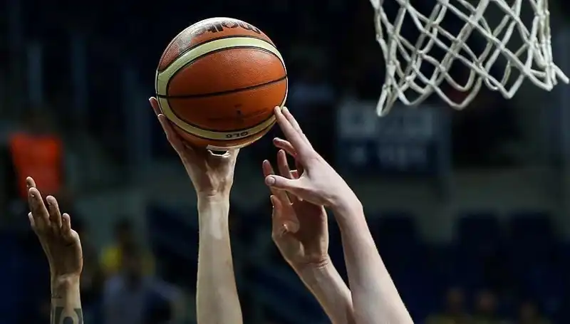 Kadın Basketbolunda Heyecan Dorukta: Fenerbahçe-Beşiktaş Yarı Final Mücadelesi Başlıyor