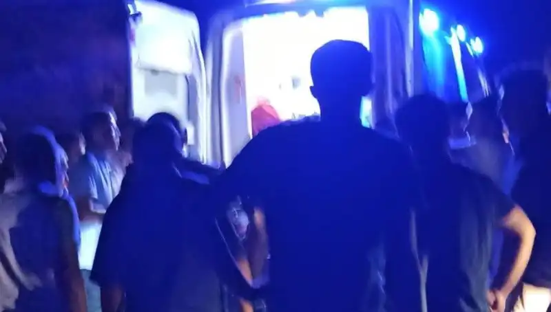 Otomobil Uçuruma Yuvarlandı: Sürücü Yaralandı, Hayatını Kaybetmedi