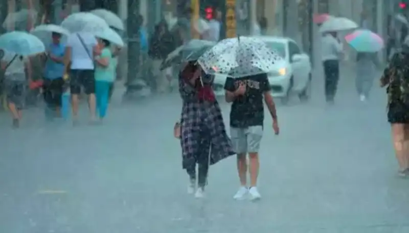 İstanbul'a Kuvvetli Rüzgar ve Sağanak Yağış Uyarısı: Yangın Bölgesinde Riskler Artıyor
