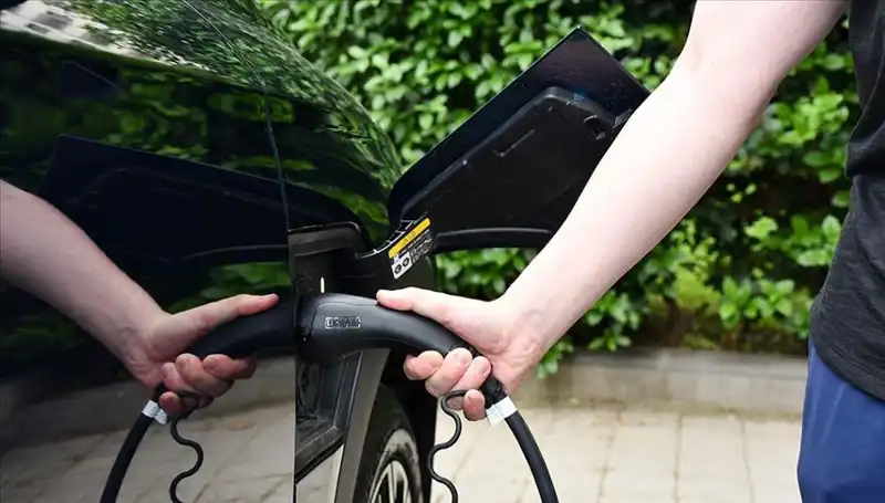 ABD'nin Gümrük Vergileri: İngiltere Elektrikli Araç Üreticilerini Destekliyor