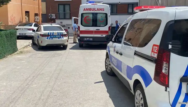 Bıçaklı Kavga Ortalığı Karıştırdı: İki Kardeş ve Bir Polis Yaralı