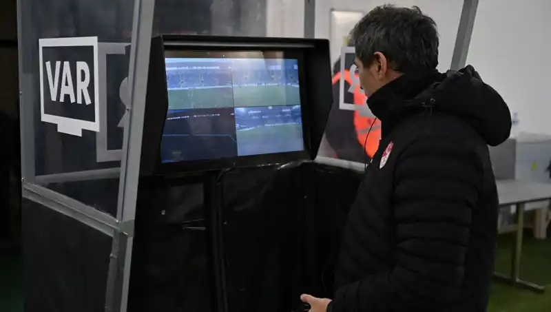 Beşiktaş-Gaziantep FK Maçında İlk Kez Alman VAR Hakemi Uygulandı