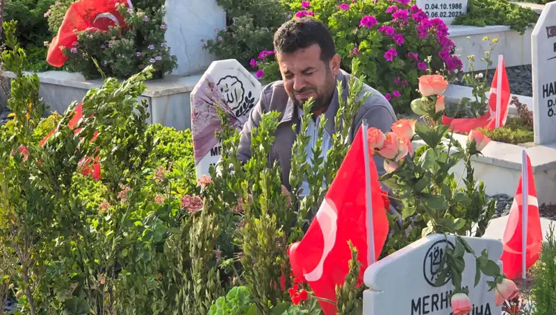 Deprem Şehitliğinde Bayram: Duygular ve Hatıralar Bir Arada