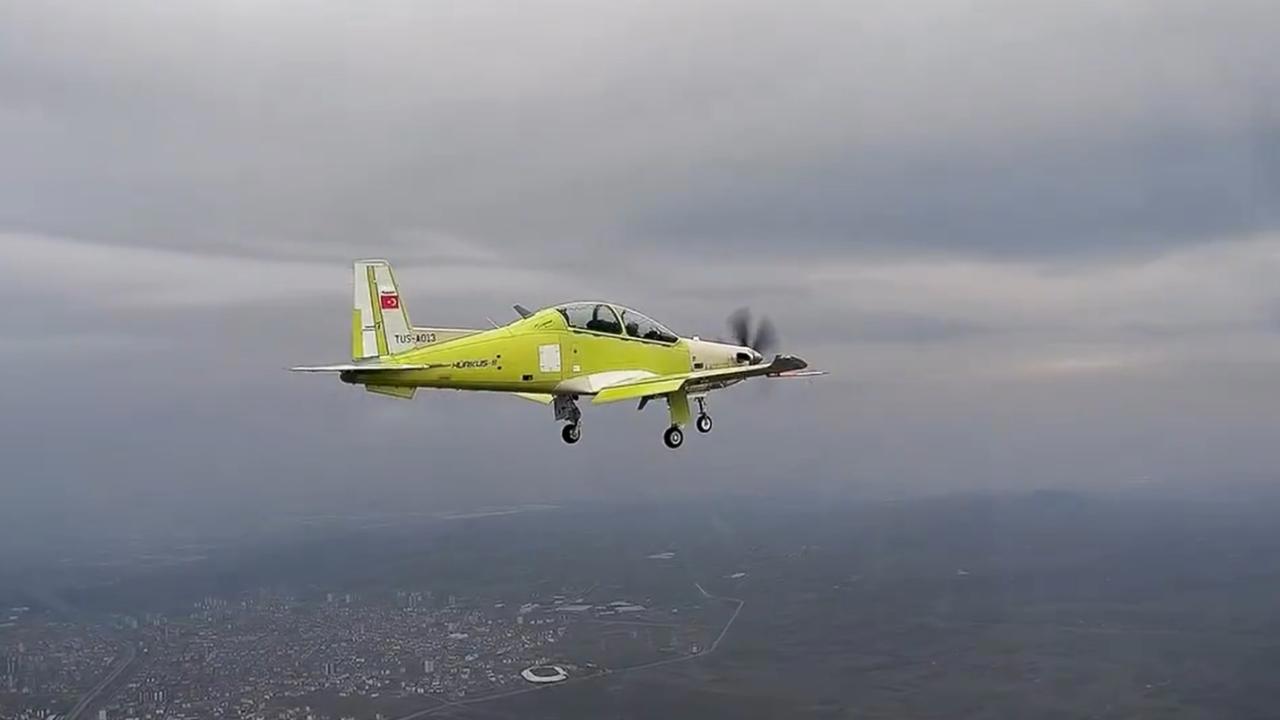 TAI'nin Milli Eğitim Uçağı HÜRKUŞ 2 İlk Uçuşunu Gerçekleştirdi