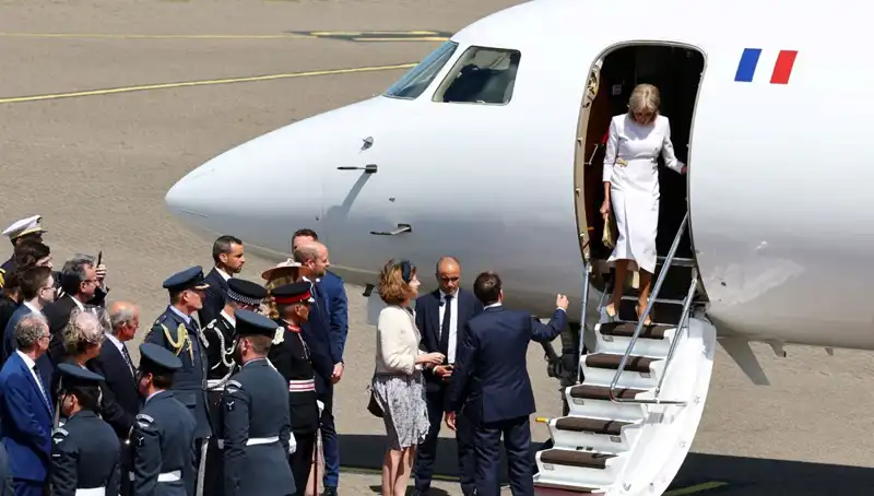 Eşi, Macron’un Elini Neden Havada Bıraktı? Olayın Ardındaki Gerçekler