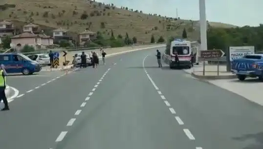 Elazığ'da Otomobil Kazası: İki Araç Çarpıştı, Yaralılar Hastaneye Kaldırıldı