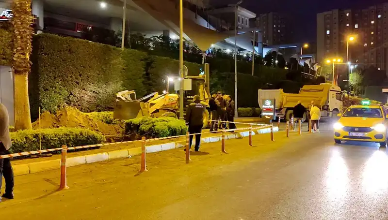 Avm Girişinde Doğalgaz Paniği: Acil Durum İlan Edildi