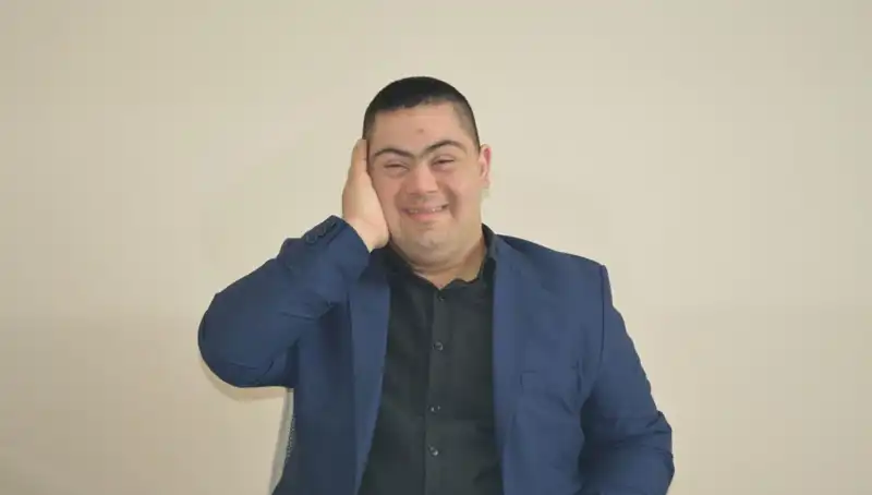 24 Yaşındaki Down Sendromlu Erdinç'in Hayali: Dinleyenleri Mest Eden Hikayesi