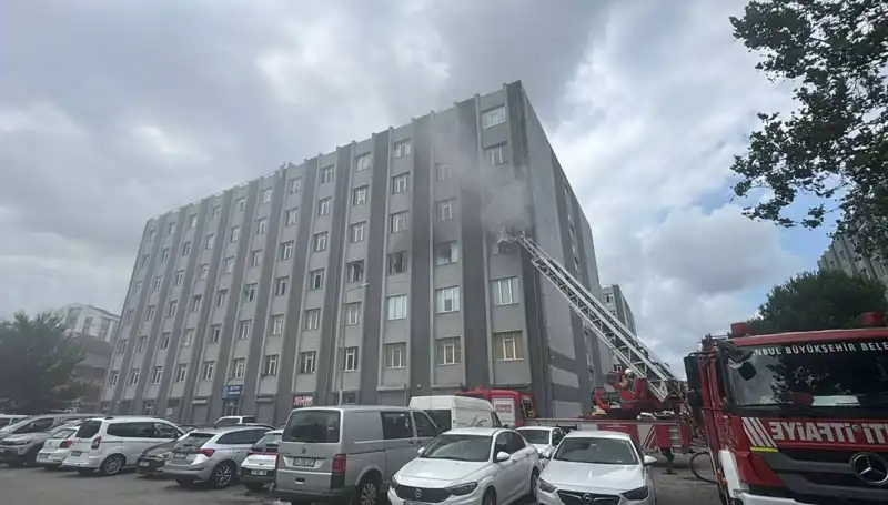 Çorap İmalathanesinde Korkutan Yangın: 5 Kişi Hastaneye Kaldırıldı