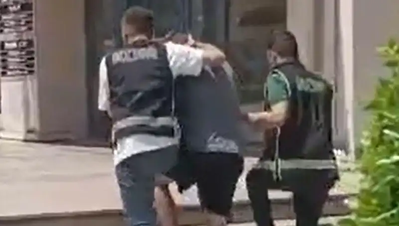 Sahte Dolarla Alışveriş Yapan Turist Sınır Dışı Edildi: Detaylar Şaşırtıyor