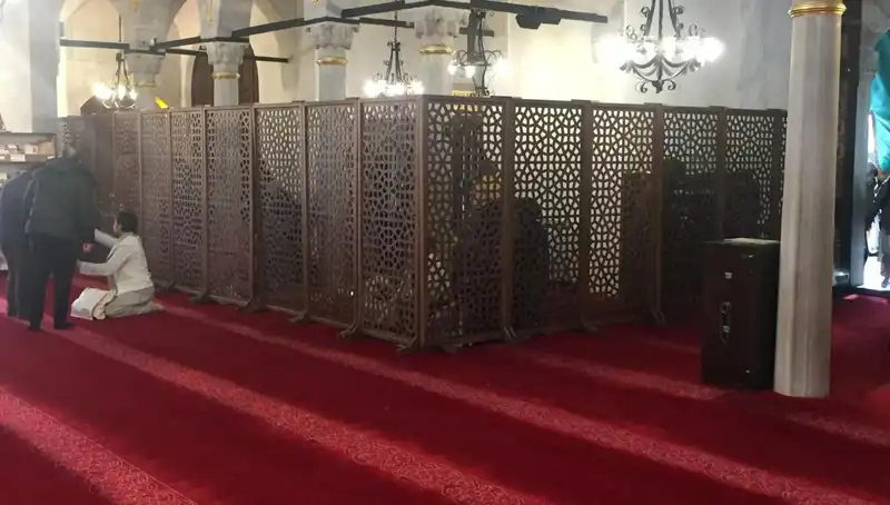 Kadın-Erkek Teravih Namazı Yan Yana mı Kıldı? İnceleme ve Tartışmalar