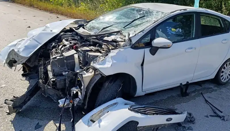 Çanakkale'de Korkutan Trafik Kazasında İki Kişi Yaralandı