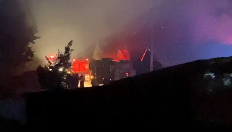 Mobilya İmalathanesinde Korkutan Yangın: Maddi Hasar ve Sebepler Araştırılıyor