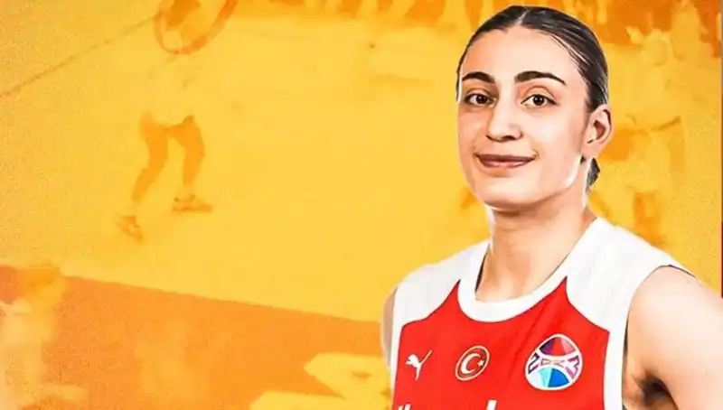 Galatasaray, Üç Yıldızıyla Sözleşme Uzattı: Futbol Dünyasında Neler Oluyor?