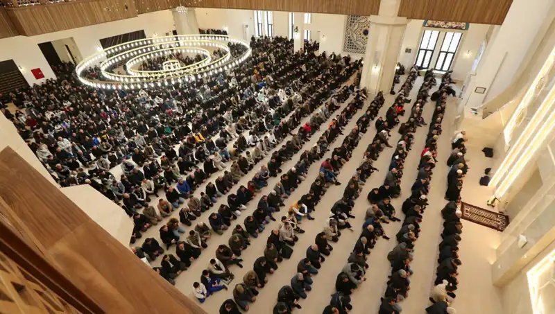 4 Nisan 2025 Cuma Namazı Saatleri: İstanbul, Ankara ve İzmir'deki Detaylar