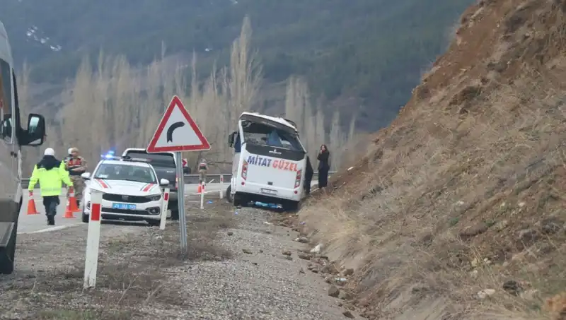 Oltu’da İşçi Servisi Kaza Yaptı: Yaralı Sayısı Her Geçen Dakika Artıyor