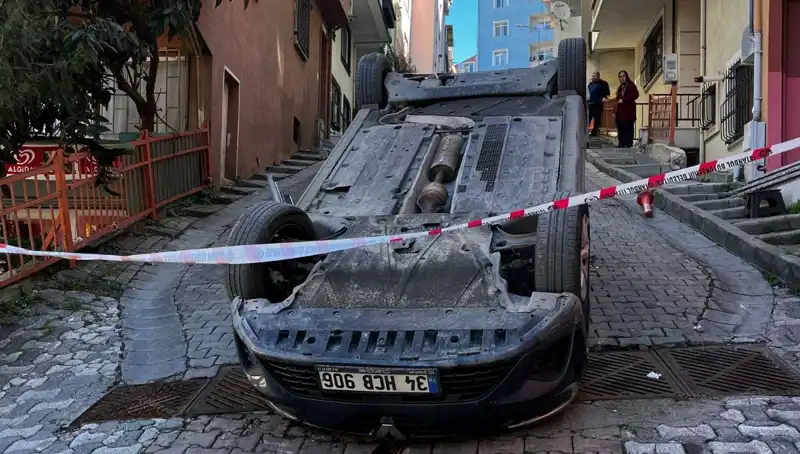 El Freni Çekilmeyen Otomobil Takla Attı: O Anlar Kamerada