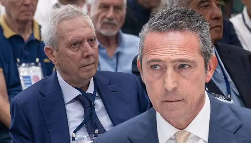 Fenerbahçe Divan Kurulu'nda Aziz Yıldırım'dan Çarpıcı Adaylık Açıklaması!