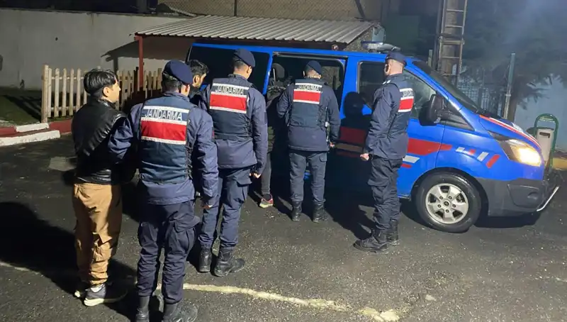 Edirne'de Düzensiz Göçmen Operasyonu: 17 Kişi Yakalandı!