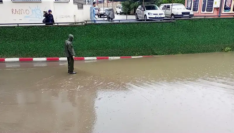 Aydın’da Sağanak Yağış Hayatı Olumsuz Etkiliyor: Alt Geçitler Sular Altında Kaldı