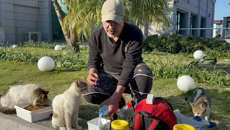 59 Yaşındaki Adamın Günde 8 Kilometre Yürüyüşüyle Oluşturduğu Merhamet Hikayesi
