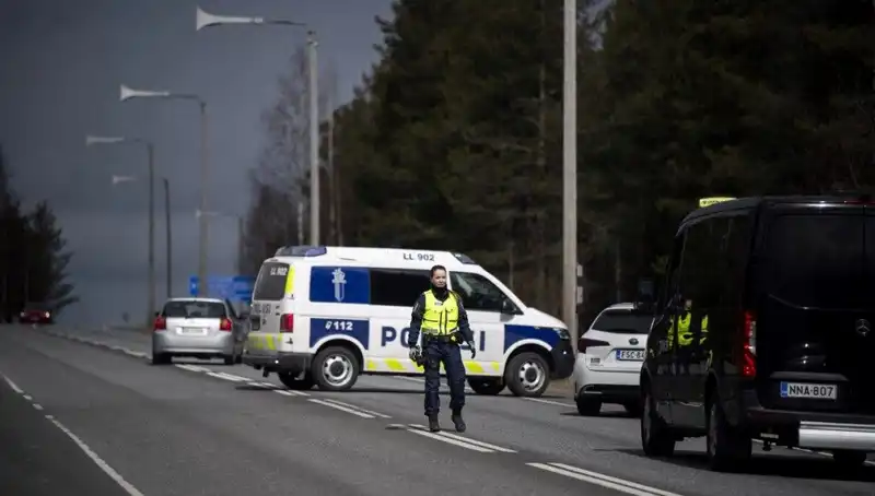 Finlandiya'da Okulda Bıçaklı Saldırı: Öğrenciler Hayati Tehlikede!