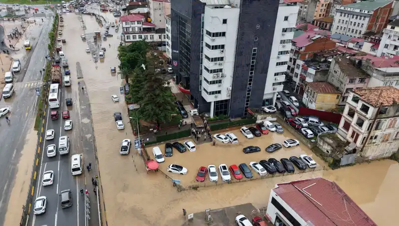 Trabzon'da Sel Felaketi: Kayıp Kişiyi Bulma Çabaları Devam Ediyor