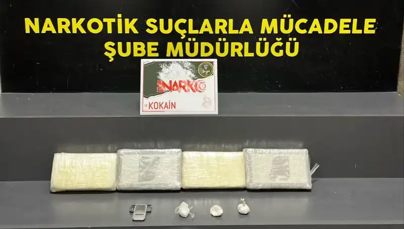 İzmir'de Uyuşturucu Operasyonu: Ele Geçirilenler Şaşırtıyor!
